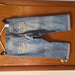 MAURICES JEAN CAPRI PANTS DISTRESSED WOMEN'S SIZE 15/16 REGULAR